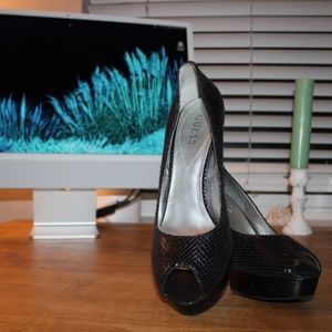 Snakeskin embossed black platform heels